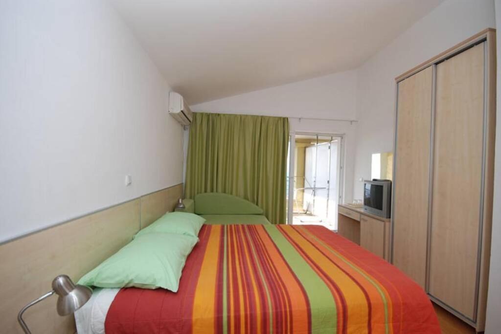 Bmv Room 2 With East Island View Sveti Stefan Eksteriør billede